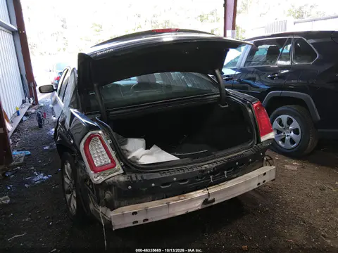 2C3CCAKG6JH268234 — 2018 Chrysler 300, Сзади, фото до ремонта