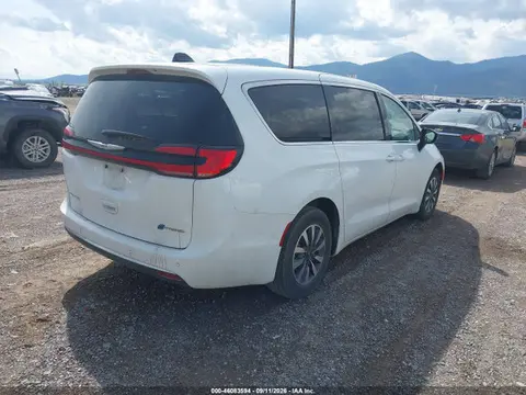2024 Chrysler Pacifica Hybrid Select VIN 2C4RC1S7XRR156662 фото 4