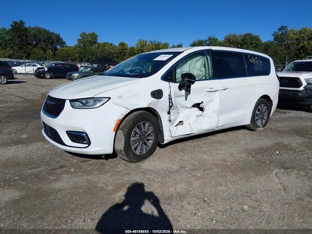 2024 Chrysler Pacifica Hybrid Select VIN 2C4RC1S71RR198301 фото 2