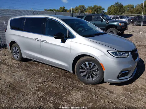 2C4RC1S71RR150300 — 2024 Chrysler Pacifica Hybrid Select, Передняя часть слева (Left Front), фото до ремонта