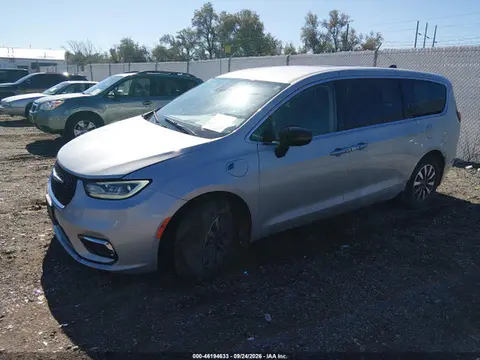 2024 Chrysler Pacifica Hybrid Select VIN 2C4RC1S71RR150300 фото 2