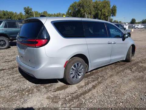 2024 Chrysler Pacifica Hybrid Select VIN 2C4RC1S71RR150300 фото 4
