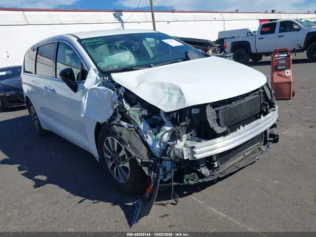 2C4RC1S73RR177899 — 2024 Chrysler Pacifica Hybrid Select, Передняя часть (Front End), фото до ремонта