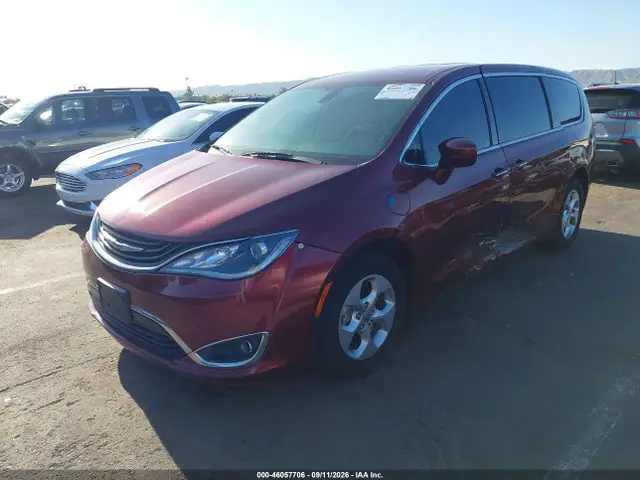 2018 Chrysler Pacifica Hybrid Touring Plus VIN 2C4RC1H77JR126904 фото 2