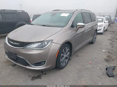 2017 Chrysler Pacifica Limited VIN 2C4RC1GG5HR839831 фото 2