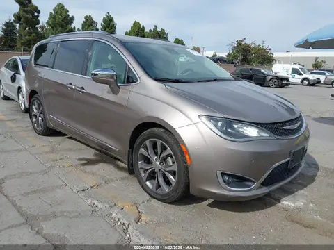 2C4RC1GG9HR591356 — 2017 Chrysler Pacifica Limited, Естественный износ (Normal Wear & Tear), фото до ремонта