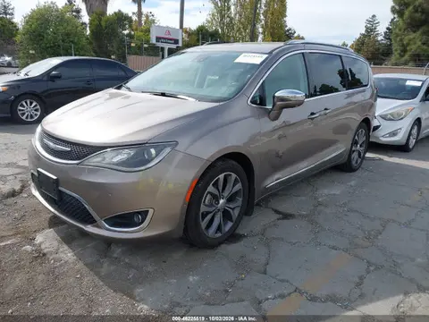 2017 Chrysler Pacifica Limited VIN 2C4RC1GG9HR591356 фото 2