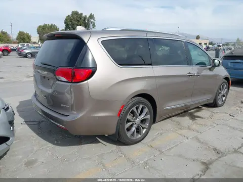 2017 Chrysler Pacifica Limited VIN 2C4RC1GG9HR591356 фото 4