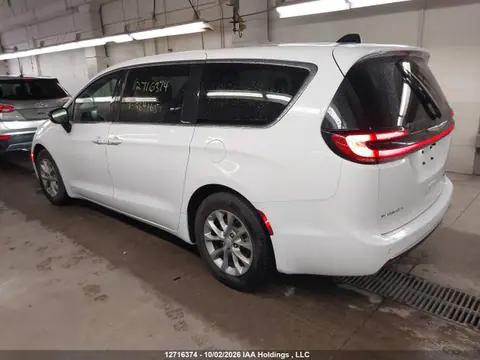 2026 Chrysler Pacifica Limited VIN 2C4RC1GGXTR264165 фото 3