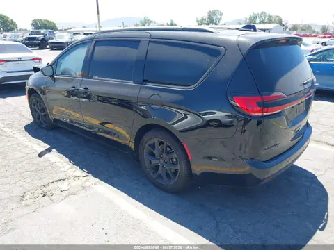 2027 Chrysler Pacifica Limited VIN 2C4RC1GG0VR557222 фото 3