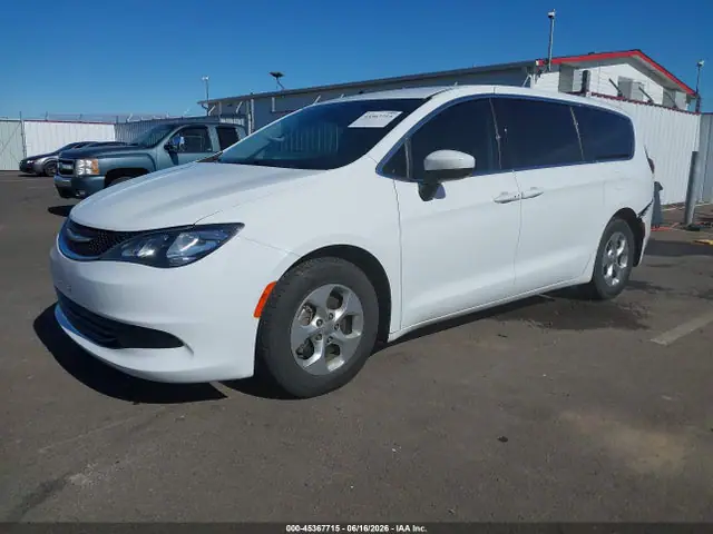 2C4RC1CG8HR788833 — 2017 Chrysler Pacifica LX, фото 2 с аукциона IAAI 13.10.2026, Задняя часть