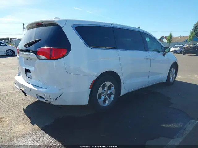 2C4RC1CG8HR788833 — 2017 Chrysler Pacifica LX, фото 4 с аукциона IAAI 13.10.2026, Задняя часть