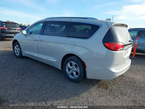 2017 Chrysler Pacifica Touring L Plus VIN 2C4RC1EG7HR643506 фото 3
