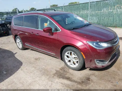 2C4RC1EGXHR745608 — 2017 Chrysler Pacifica Touring-L Plus, Подтопление (Flood), фото до ремонта