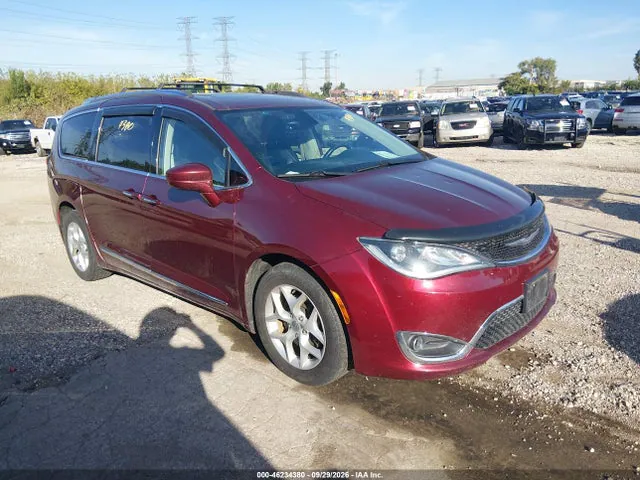 2018 Chrysler Pacifica Touring L Plus VIN 2C4RC1EG5JR131703 фото 1
