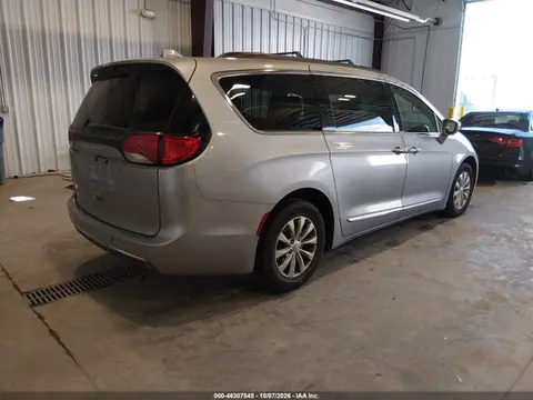 2017 Chrysler Pacifica Touring-l VIN 2C4RC1BG3HR642650 фото 4