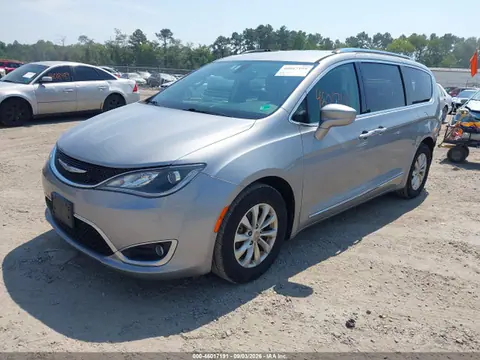 2018 Chrysler Pacifica Touring L VIN 2C4RC1BG9JR246759 фото 2