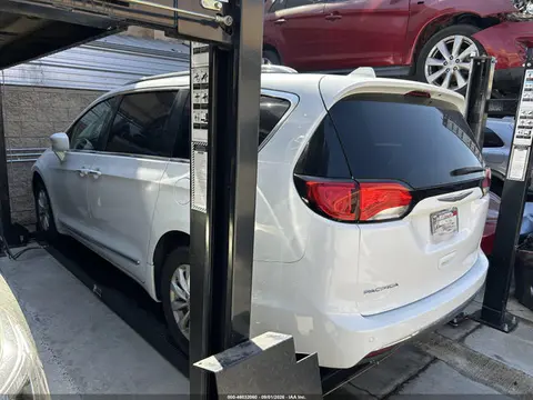 2018 Chrysler Pacifica Touring L VIN 2C4RC1BG8JR118867 фото 3
