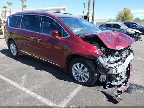 2C4RC1BG0JR106969 — 2018 Chrysler Pacifica Touring L, Передняя часть (Front End), фото до ремонта
