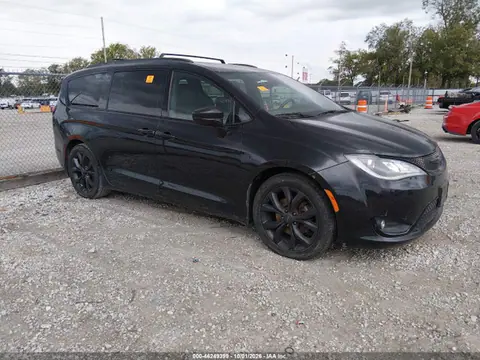 2C4RC1BG1JR261966 — 2018 Chrysler Pacifica Touring L, Естественный износ (Normal Wear & Tear), фото до ремонта