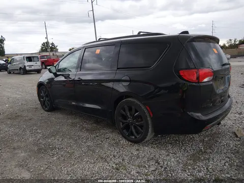 2018 Chrysler Pacifica Touring L VIN 2C4RC1BG1JR261966 фото 3