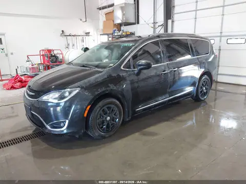 2020 Chrysler Pacifica Touring L VIN 2C4RC1BG3LR137572 фото 2