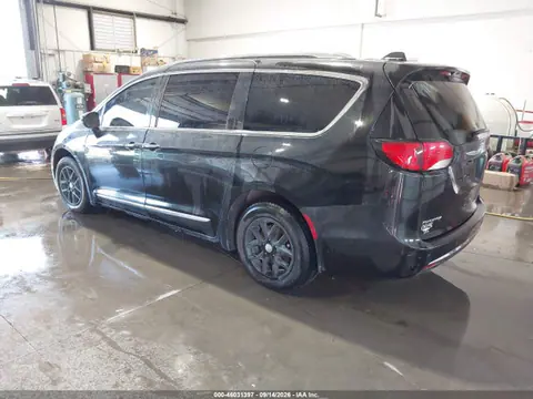 2020 Chrysler Pacifica Touring L VIN 2C4RC1BG3LR137572 фото 3