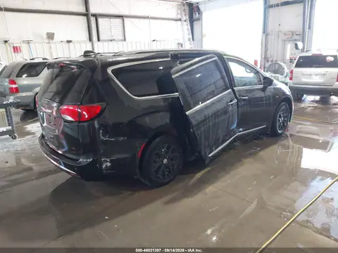 2020 Chrysler Pacifica Touring L VIN 2C4RC1BG3LR137572 фото 4