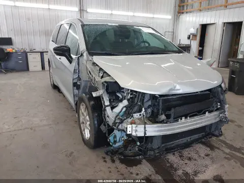 2C4RC1BG2RR162875 — 2024 Chrysler Pacifica Touring L, Передняя часть (Front End), фото до ремонта