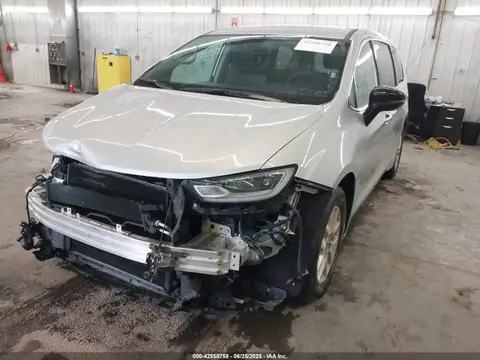 2024 Chrysler Pacifica Touring L VIN 2C4RC1BG2RR162875 фото 2