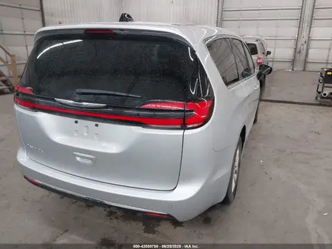 2024 Chrysler Pacifica Touring L VIN 2C4RC1BG2RR162875 фото 4
