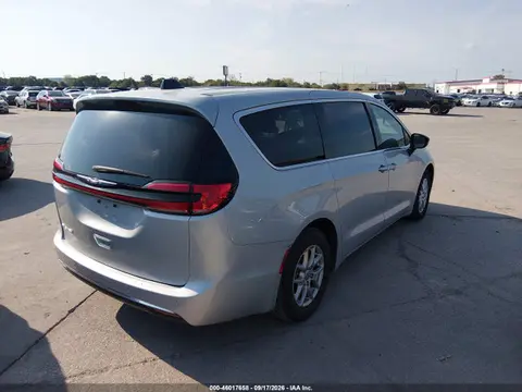 2024 Chrysler Pacifica Touring L VIN 2C4RC1BG3RR144322 фото 4
