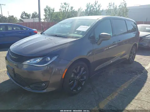 2018 Chrysler Pacifica Touring Plus VIN 2C4RC1FG2JR287440 фото 2