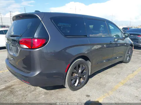 2018 Chrysler Pacifica Touring Plus VIN 2C4RC1FG2JR287440 фото 4