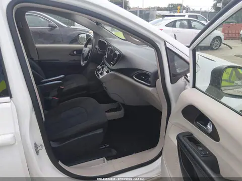 2017 Chrysler Pacifica Touring VIN 2C4RC1DG1HR667687 фото 5