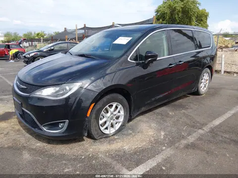 2020 Chrysler Pacifica Touring VIN 2C4RC1FG2LR124189 фото 2