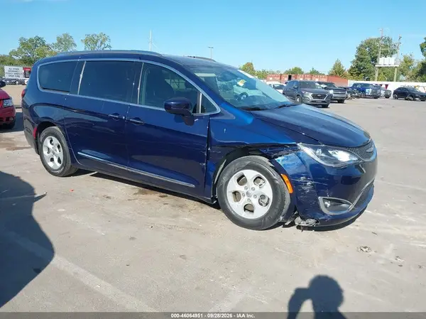 2C4RC1EG8HR782236 — 2017 Chrysler Pacifica, Передняя часть справа (Right Front), фото до ремонта