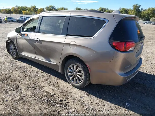 2C4RC1BG6HR730642 — 2017 Chrysler Pacifica, фото 3 с аукциона IAAI, Передняя часть слева