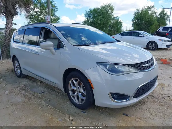 2C4RC1BG0HR670695 — 2017 Chrysler Pacifica, Естественный износ (Normal Wear & Tear), фото до ремонта