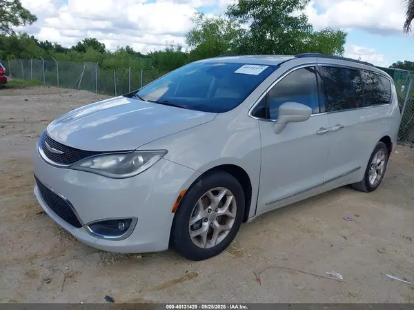 2C4RC1BG0HR670695 — 2017 Chrysler Pacifica, фото 2 с аукциона IAAI 13.10.2026, Естественный износ