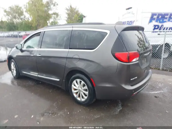 2C4RC1BG3HR505367 — 2017 Chrysler Pacifica, фото 3 с аукциона IAAI 13.10.2026, Передняя часть справа