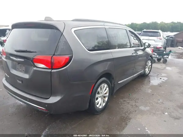 2C4RC1BG3HR505367 — 2017 Chrysler Pacifica, фото 4 с аукциона IAAI 13.10.2026, Передняя часть справа
