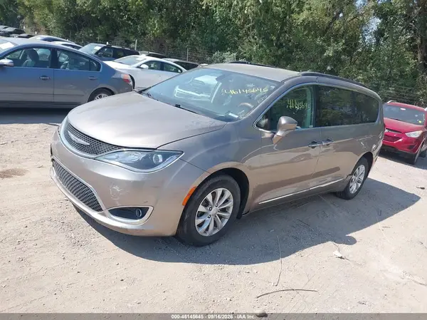 2C4RC1BGXHR739313 — 2017 Chrysler Pacifica, фото 2 с аукциона IAAI 14.10.2026, Передняя часть