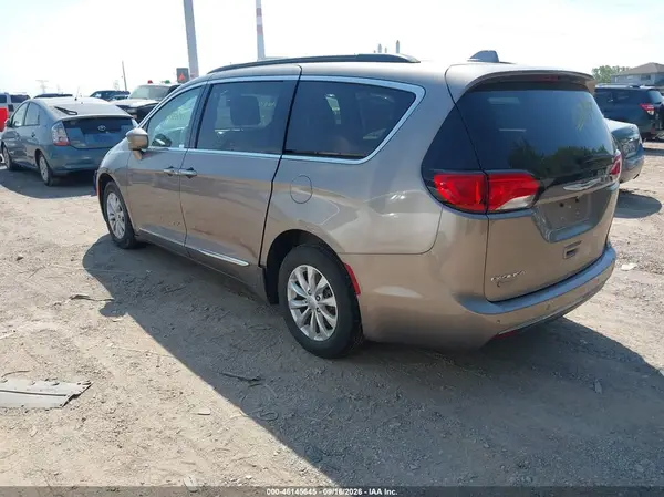 2C4RC1BGXHR739313 — 2017 Chrysler Pacifica, фото 3 с аукциона IAAI 14.10.2026, Передняя часть