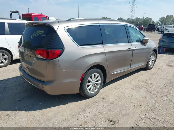 2C4RC1BGXHR739313 — 2017 Chrysler Pacifica, фото 4 с аукциона IAAI 14.10.2026, Передняя часть