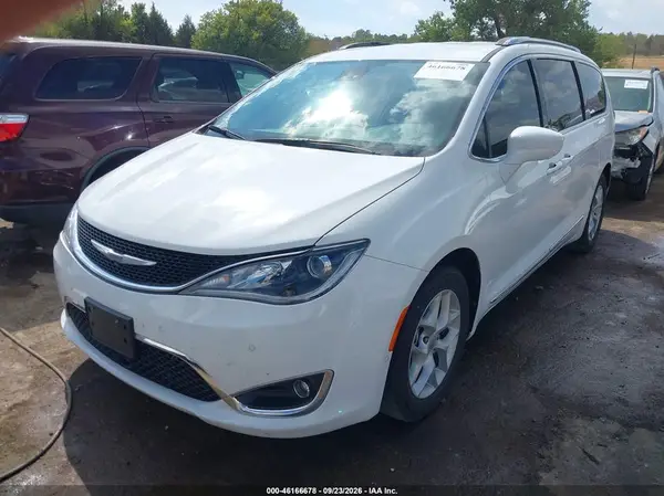 2C4RC1EG3HR704544 — 2017 Chrysler Pacifica, фото 2 с аукциона IAAI, Правый бок