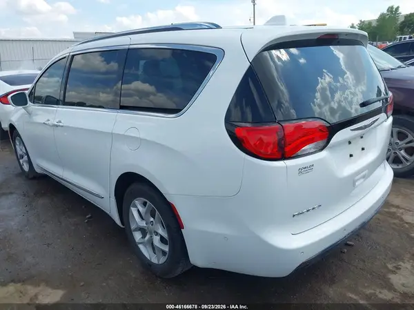 2C4RC1EG3HR704544 — 2017 Chrysler Pacifica, фото 3 с аукциона IAAI, Правый бок
