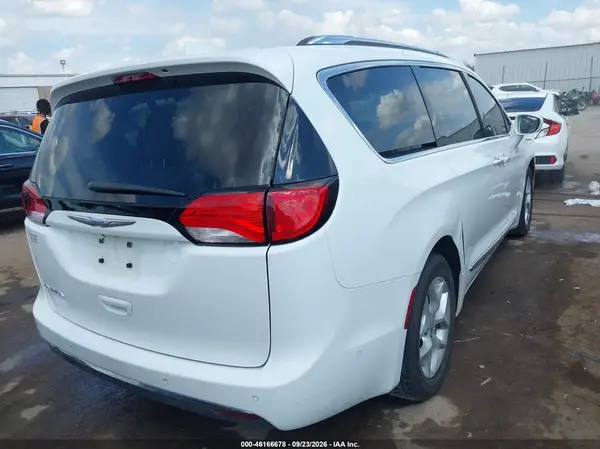 2C4RC1EG3HR704544 — 2017 Chrysler Pacifica, фото 4 с аукциона IAAI, Правый бок