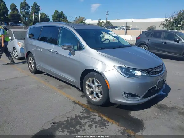 2C4RC1GG9HR579028 — 2017 Chrysler Pacifica, Естественный износ (Normal Wear & Tear), фото до ремонта