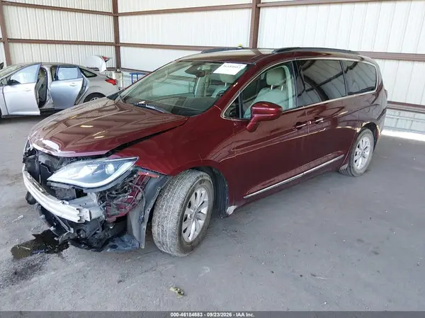 2C4RC1BG6HR762510 — 2017 Chrysler Pacifica, фото 2 с аукциона IAAI, Передняя часть
